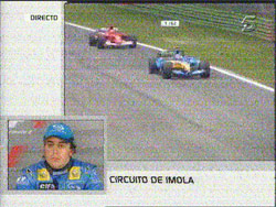 Alonso  entra en la meta de Imola ganador, tercera victoria 2005