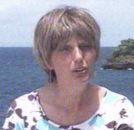 Madre de Felipe en la isla dando de comer a su hijo y compañeros