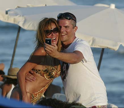 Ana con un amigo en Ibiza