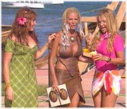 Silvia Fominaya y Jeanette Rodriguez, capitanas de los equipos de Playa Macorix y Playa Yamas