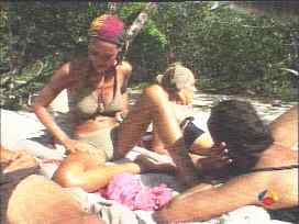 Maria,Vania charlan en la playa y se reconcilian con Coral