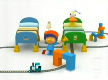 Pocoyo jugando con tren