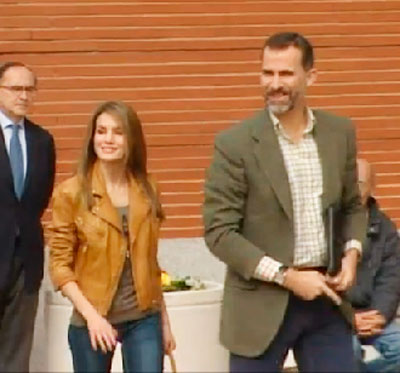 Los Principes visitan  al Rey