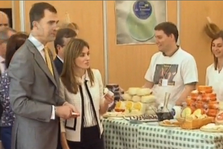Los Principes de Asturias en la feria del queso 